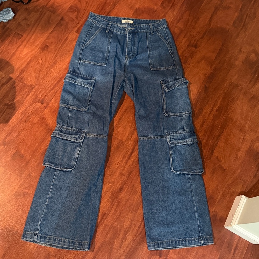size Large high rise Mochy cargo dark wash jeans